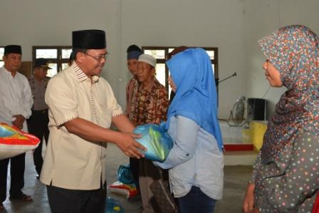 Di Bukit Batu dan Siak Kecil,  Plt. Sekda Bengkalis Resmikan Pasar Murah Ramadan 