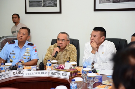 Komisi I DPR RI Lihat Langsung Alutsista di Lanud Roesmin Nurjadin 