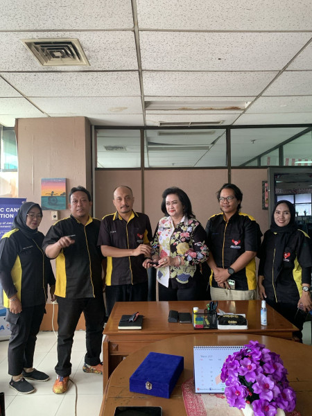Dokter Gigi Dinas Sosial DKI Jakarta Terima Penghargaan dari Rekan Indonesia