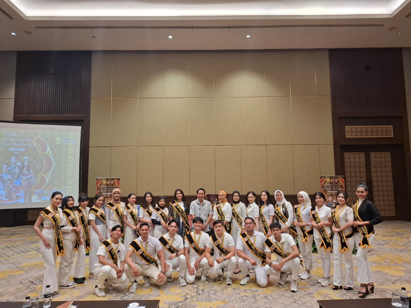 Tomud Umar Abdul Aziz Bekali Finalis Putra Putri Tenun dan Songket 2024 ke-5 untuk Bijak Bermedsos