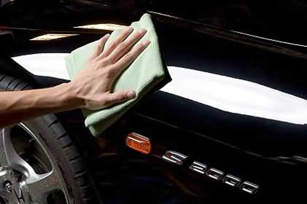Benarkah Mobil Warna Hitam Butuh Perawatan Ekstra?