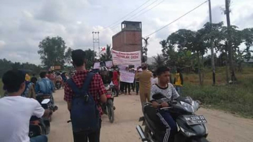 Dengarkan Suara Rakyat Keritang, Bertahun-tahun Hidup Ditengah Jalan yang Berdebu