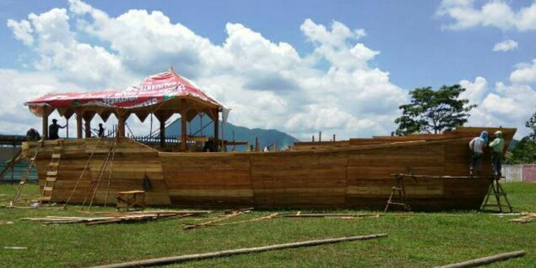 Replika Lancang Kuning dan Laksamana Hang Tuah di Festival Seni Budaya Melayu XI 