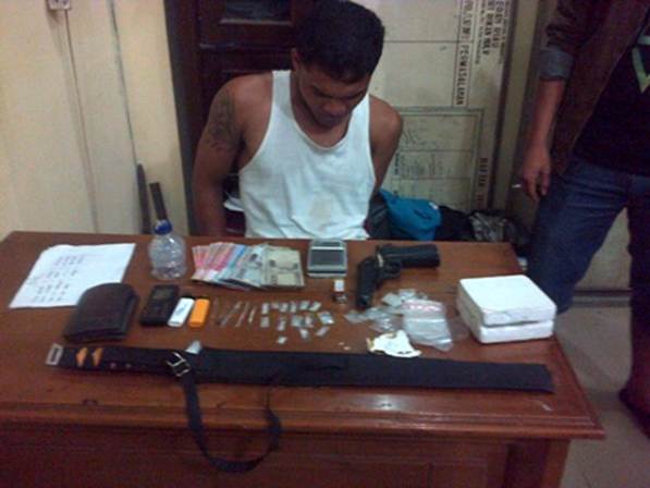 Pengedar 14 Paket Sabu di Rohul Punya Senjata Softgun dan Samurai