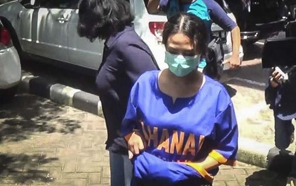 Jalani Pemeriksaan, Vanessa Angel Kenakan Baju Tahanan 