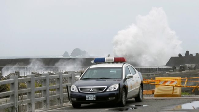 Badai Besar Hantam Taiwan, 15.400 Orang Dievakuasi 