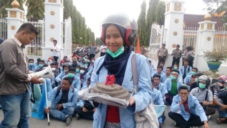 Kapolri ke Riau Disambut Demokrasi Ratusan Mahasiswa Unri