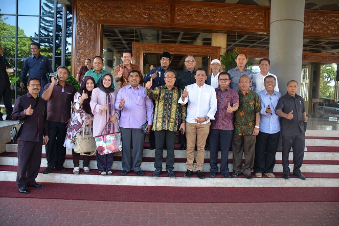 Kunjungan Anggota Banmus DPRD Riau Ke DPRD Jawa Timur