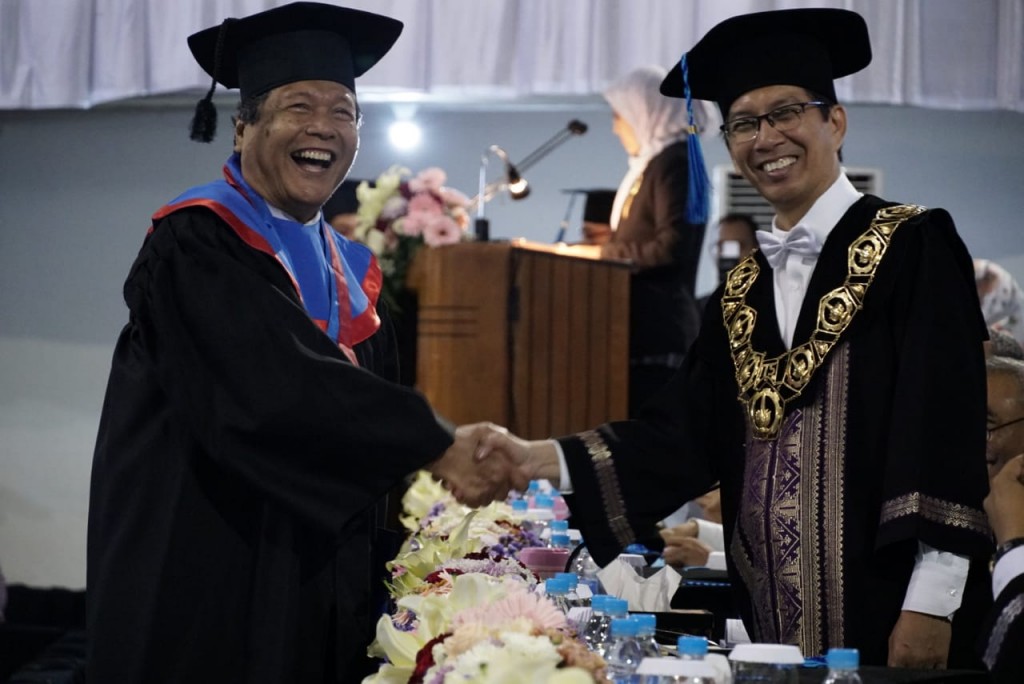 Wisudawan Tertua ITS Lulus dengan IPK Sangat Memuaskan