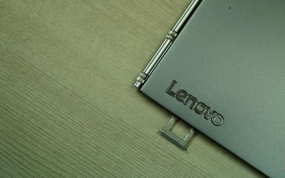 Setelah Ponsel Lipat, Kini Muncul Laptop dengan Layar Lipat 