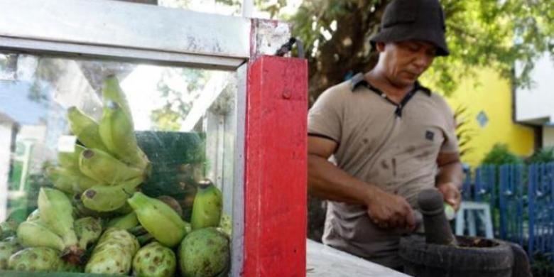 Uniknya Rujak Mengkudu Khas Gombong 