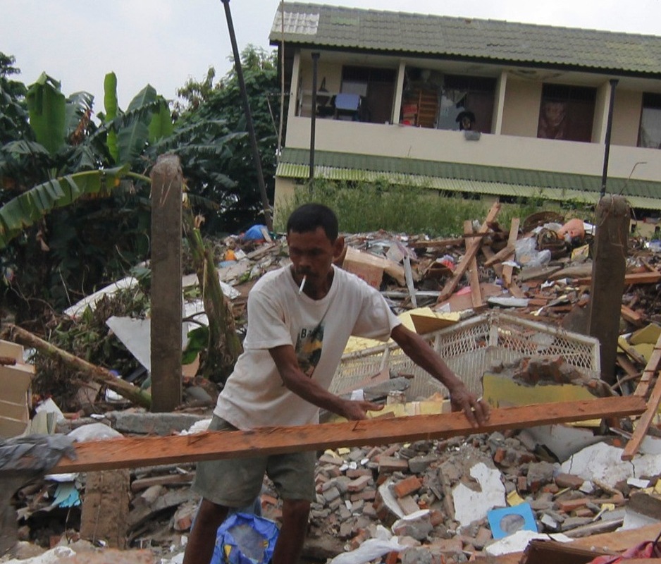 Diterjang Longsor Tiga Rumah Warga Ambruk 