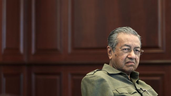 Terima Politikus Pembelot UMNO, Mahathir Dianggap Berkhianat
