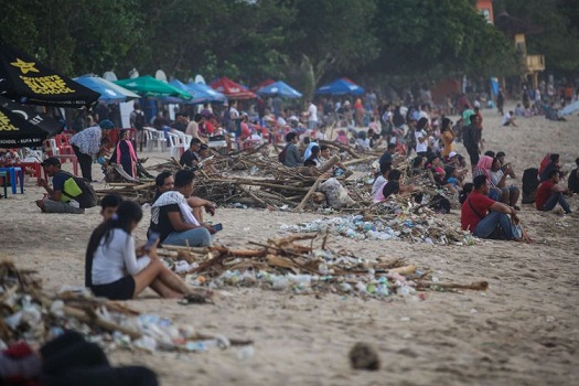 Turis di Bali Keluhkan Masalah Sampah dan Macet 