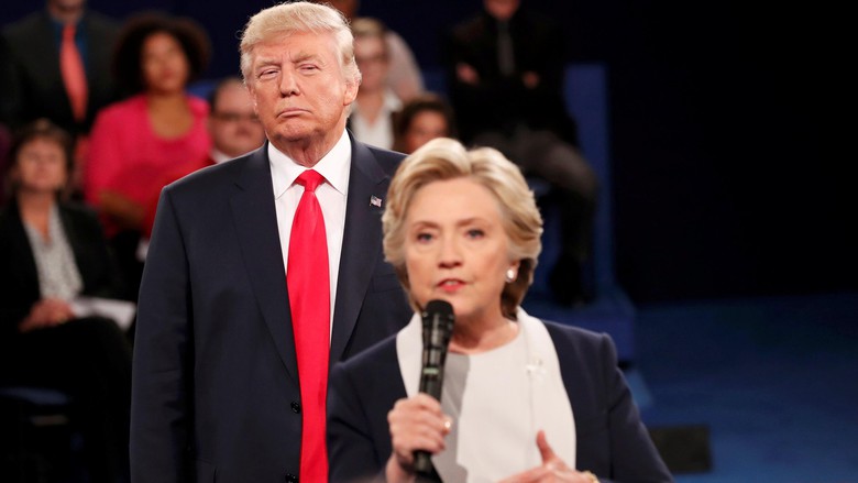 Hillary Clinton Tuding Trump 