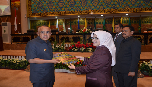 Sidang Paripurna Hasil Kerja Pansus dan Rekomendasi LKPJ Gubri Tahun 2016
