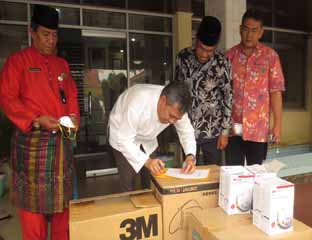 Disdik Riau Terima Bantuan 11 Ribu Masker dari RAPP. 