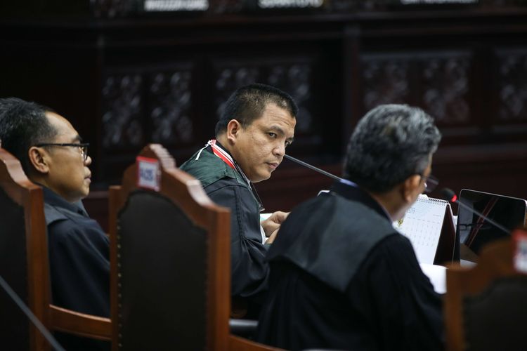 Dipertanyakan Kredibilitasnya sebagai Ahli oleh BW, Ini Respons Guru Besar UGM 