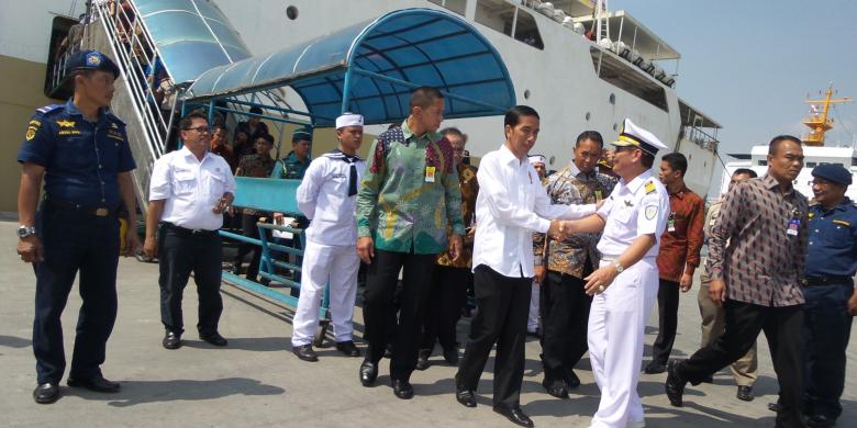 Merasa Ada yang Disembunyikan di Pelabuhan, Jokowi Ancam Copot Menteri