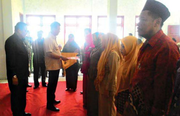 Guru Agama Terima Honorarium 