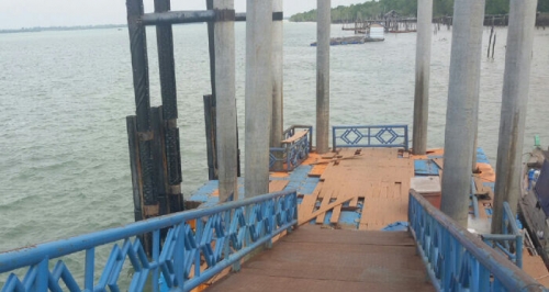 Belum Lama Selesai Dibangun, Ponton Jembatan Desa Bantar Sudah Rusak Parah