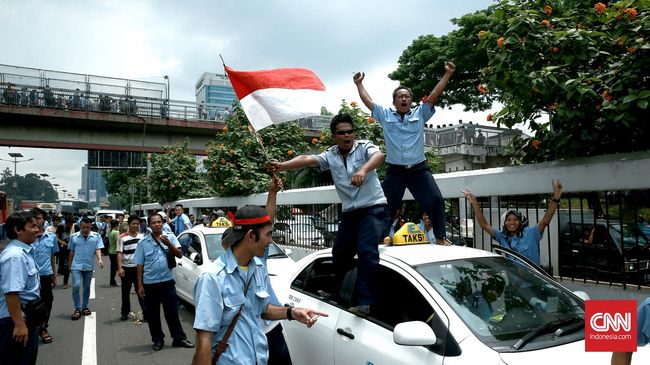 Ahok: Taksi Daring dan Konvensional Sama-sama Langgar Aturan