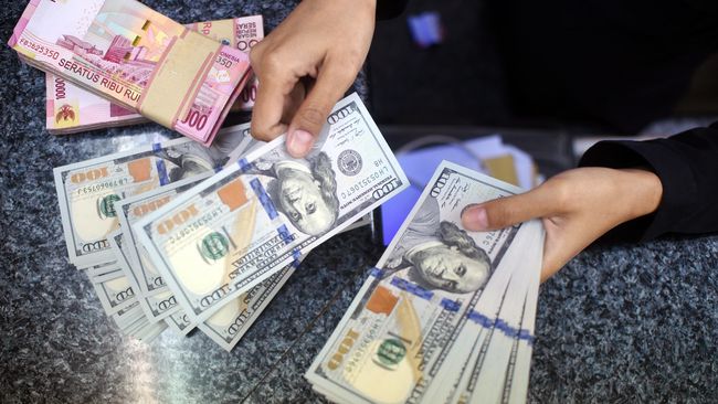 Rupiah Melorot ke Posisi Rp14.218 per Dolar AS 