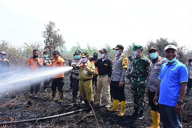 Sekda Bengkalis H.bustami Hy tinjau Dua titik karlahut di Kecamatan Bantan