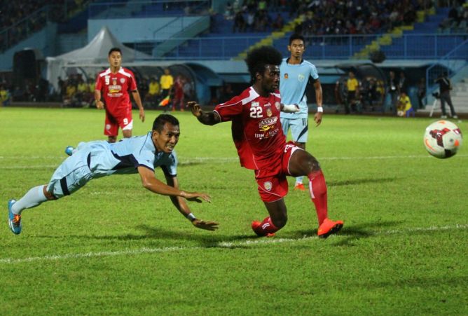 Persebaya Rekrut Eks Pemain Arema Sengbah Kennedy