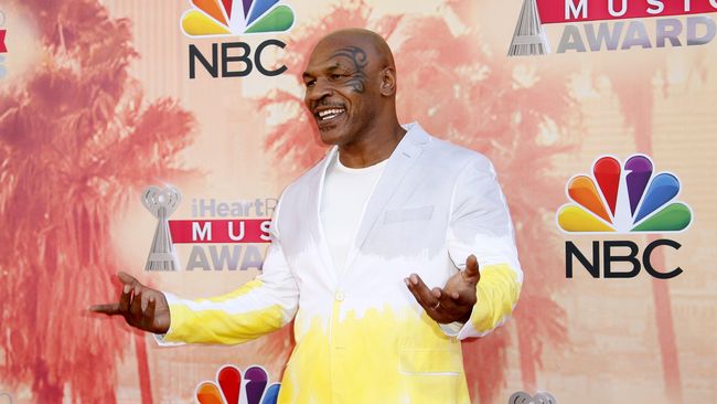 Mike Tyson Isap Ganja Raksasa Sepanjang 30 Sentimeter 