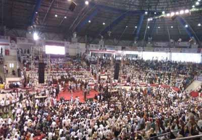 Ribuan Massa Pendukung Prabowo Padati Gelanggang Remaja, Banyak dari Luar Pekanbaru