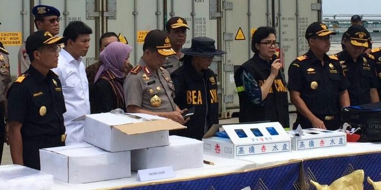 Sri Mulyani dan Susi Bersama-sama Rilis Barang Sitaan Bea Cukai di Priok 