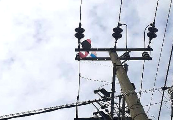 Sebagian Wilayah di Pekanbaru Sempat Mati Lampu Karena Layang-Layang