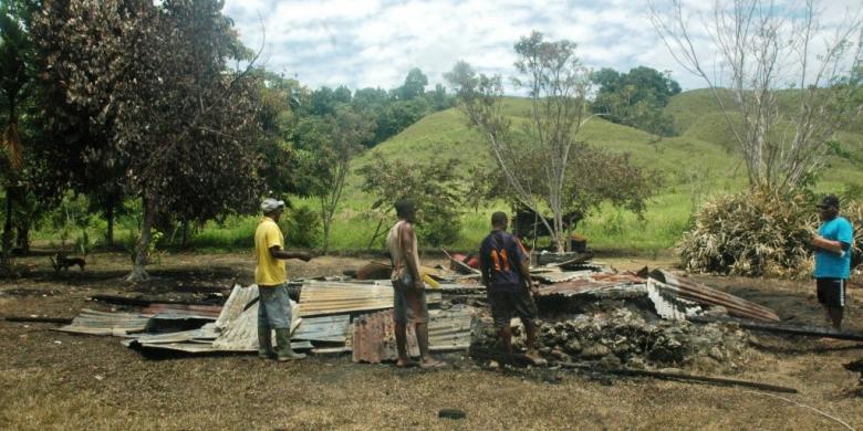 Kerusuhan di Kampung Putali Jayapura, Belasan Rumah Dibakar