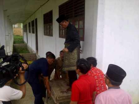 Bupati Rohil Dapati SMPN 5 Pujud Terbengkalai
