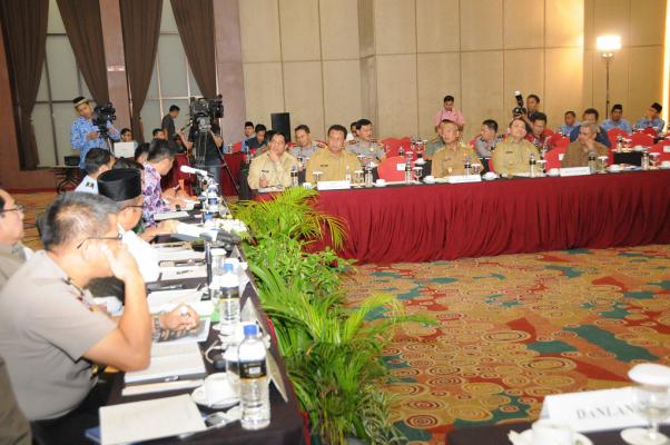 Sukseskan Pilkada Serentak 2015, Pj Bupati Ikuti Rakor Bersama Gubernur