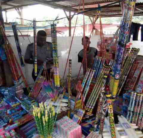 Polsek Tambusai Sita 9 Ikat Petasan di Pasar Dalu Dalu, Rohul
