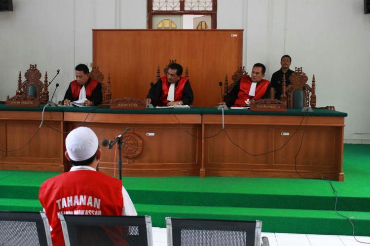 Bos Abu Tours Dituntut 20 Tahun Penjara dan Denda Rp 100 Juta 