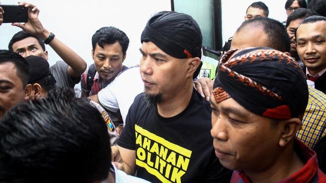 Jelang Sidang, Ahmad Dhani Tulis Surat untuk Ibunda