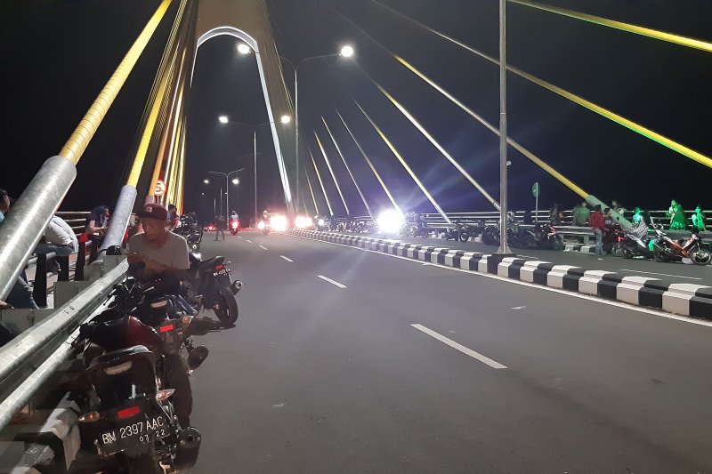 Jembatan Siak IV jadi tempat pacaran pada bulan Ramadhan 