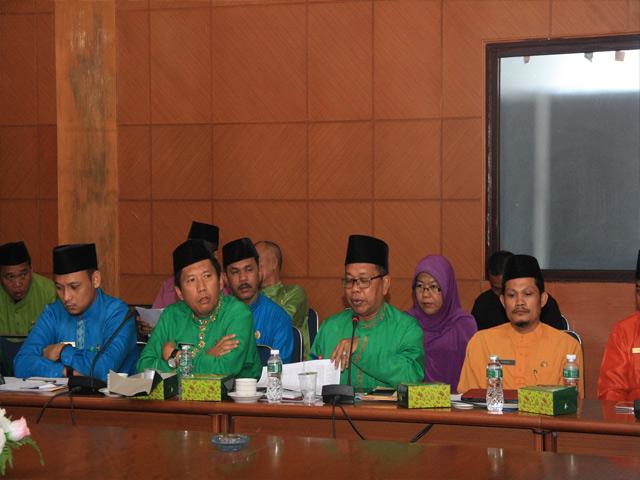 83 Guru Honor Dirumahkan Dewan Pertanyakan Kriteria Seleksi