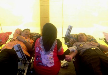 Resmikan Kampung KB, Kapolda Riau Donor Darah di Tualang, Siak 