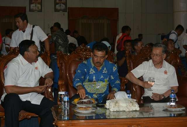 Jika Numpang Nama dan Cari Uang, Bupati Kampar Minta Nama Pengurus Dicoret