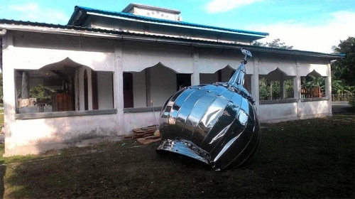 Diterjang Angin, Kubah Masjid Anak Setatah Terpelanting