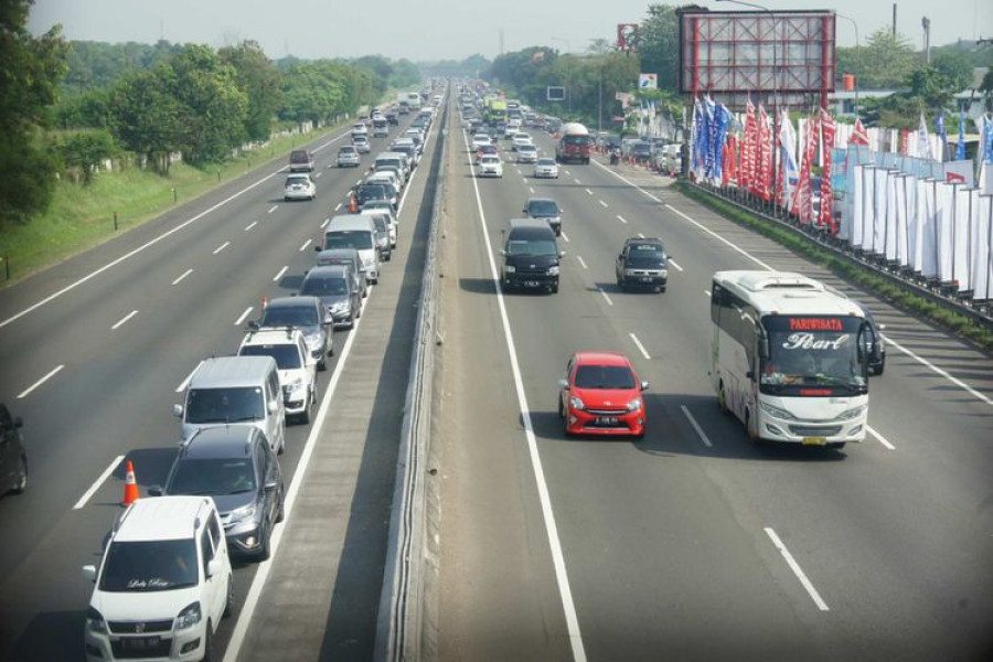 Ini Petunjuk Pengguna Tol  Tetap Berada di Jalur Saat Ikut Jalur Contraflow