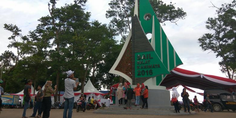 Tugu Sail Selat Karimata Jadi Tempat 