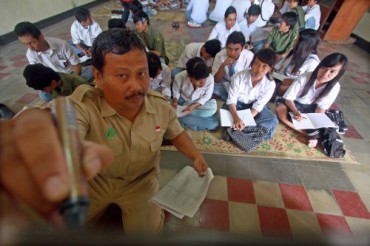 Stop Tunjangan Sertifikasi Guru yang tidak Mengajar 