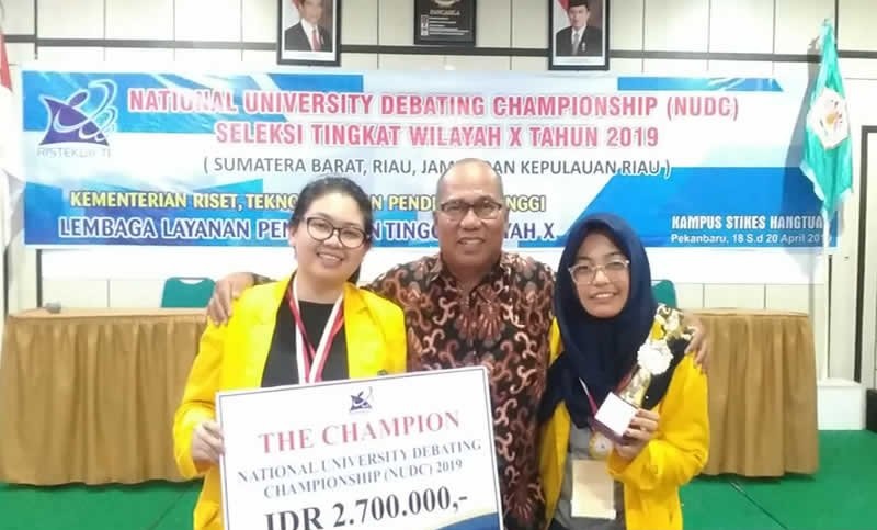 Kalahkan Unri dan UNP, Unilak Juara 1 Lomba Debat LL2DIKTI 