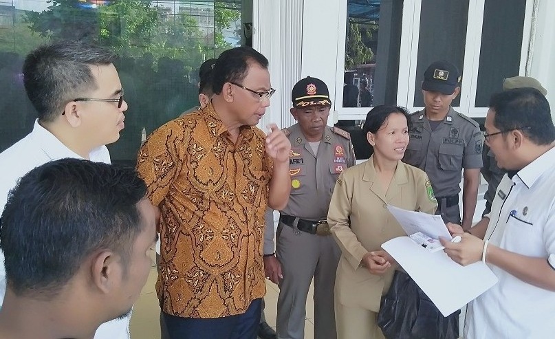 Guru Honor Menangis-Nangis Temui Bupati Rohil 