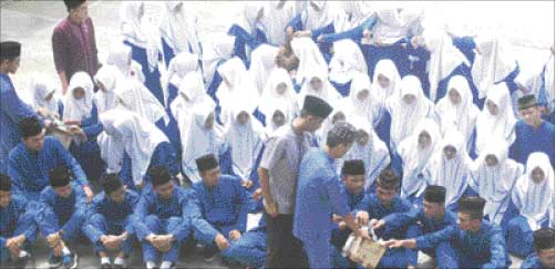 MAN Teluk Kuantan Galang Dana untuk Pengobatan Silvia